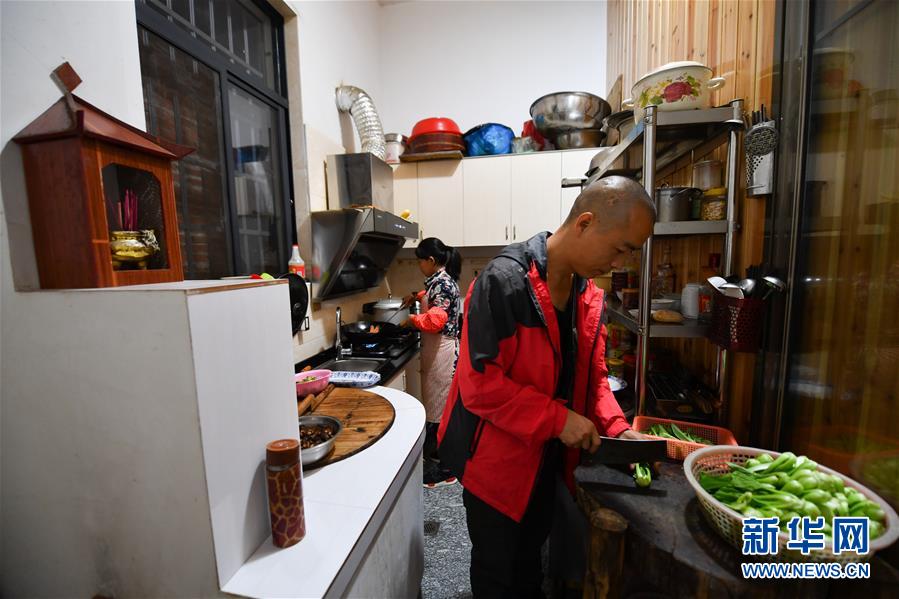 （圖文互動）（8）鄉(xiāng)村攝影師、鄉(xiāng)村&ldquo;模特&rdquo;、民宿店主&mdash;&mdash;鄉(xiāng)村旅游推動婺源農(nóng)民生活方式發(fā)生新變化