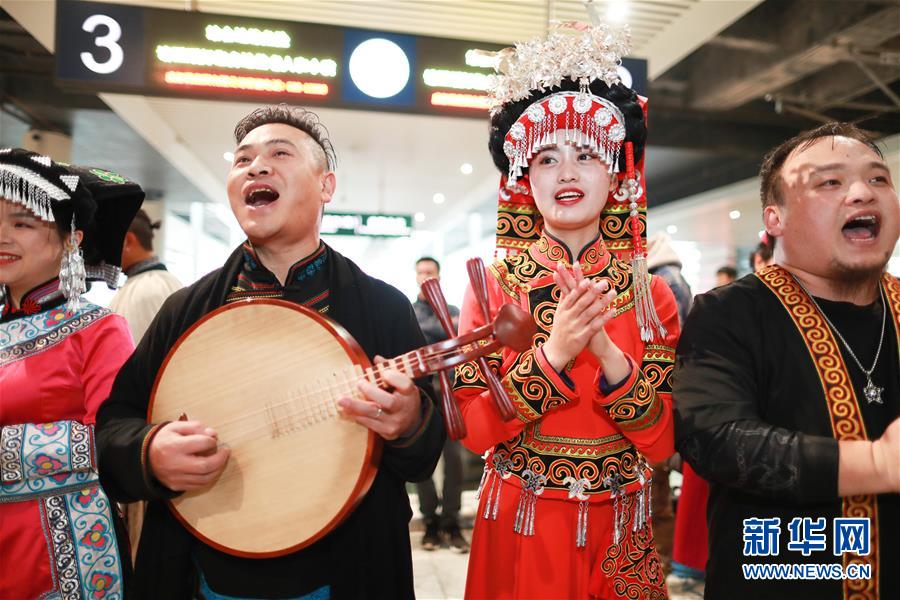 （新華全媒頭條&middot;圖文互動(dòng)）（18）烏蒙歡歌高鐵來(lái)&mdash;&mdash;寫在成貴高鐵通車之際