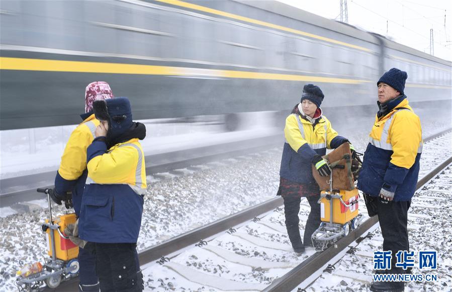 （新春走基層）（5）嚴(yán)寒下的&ldquo;鐵路醫(yī)生&rdquo;：風(fēng)雪中守護回家路