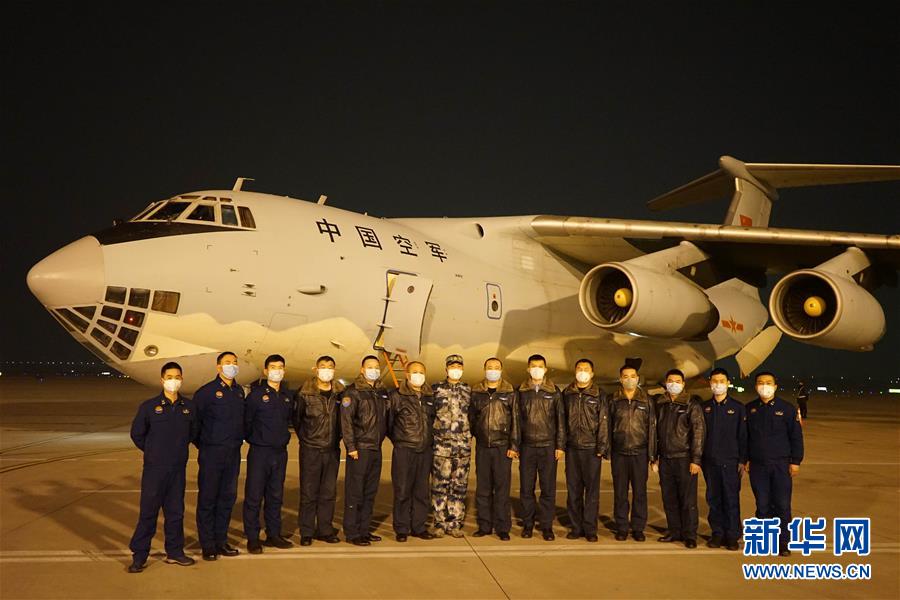 （新型肺炎疫情防控&middot;圖文互動）（2）除夕夜，他們這樣出征&mdash;&mdash;空軍軍醫(yī)大學(xué)醫(yī)療隊出征武漢疫區(qū)見聞