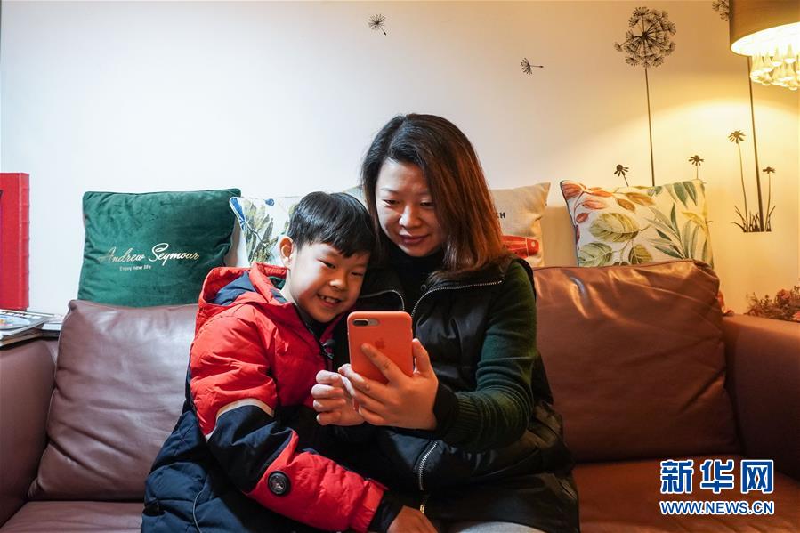 （聚焦疫情防控&middot;圖文互動）（1）無法握手，但始終并肩