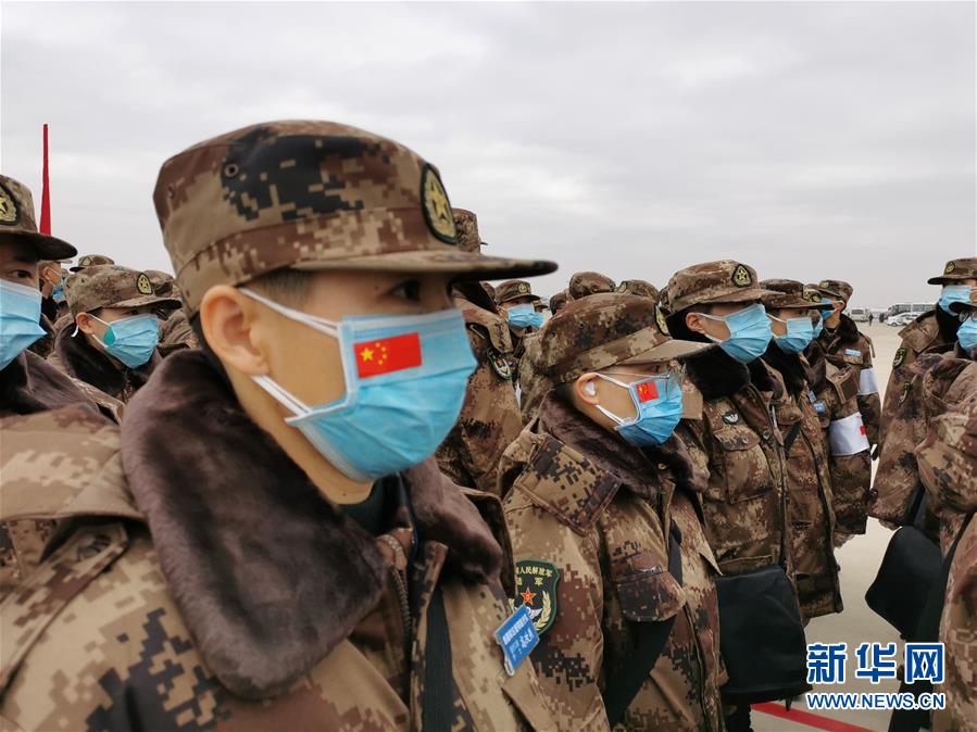 （聚焦疫情防控&middot;圖文互動(dòng)）（3）空軍出動(dòng)3型11架運(yùn)輸機(jī)多地同步向武漢空運(yùn)醫(yī)療隊(duì)員