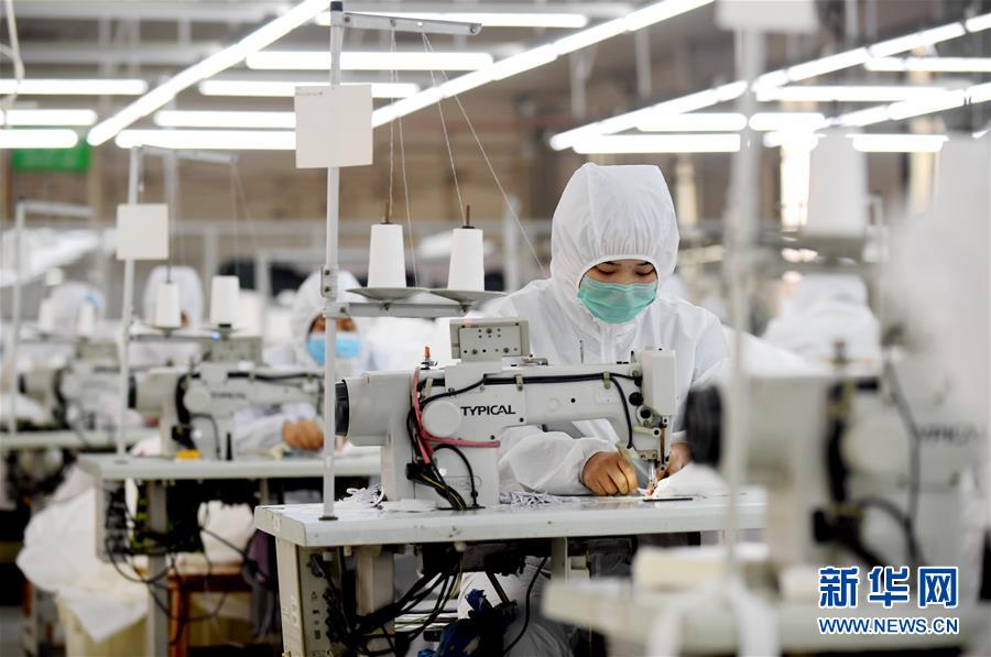 （聚焦疫情防控&middot;圖文互動）（3）我們能多產(chǎn)一件，前方就少一份風(fēng)險&mdash;&mdash;醫(yī)用防護服&ldquo;河北制造&rdquo;緊急&ldquo;起飛&rdquo;記