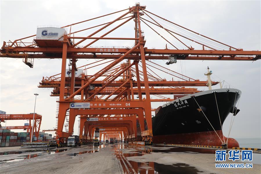 （圖文互動(dòng)）（3）抓好防疫保暢，還管司機(jī)吃飯&mdash;&mdash;廣西欽州保稅港區(qū)服務(wù)企業(yè)復(fù)工見聞