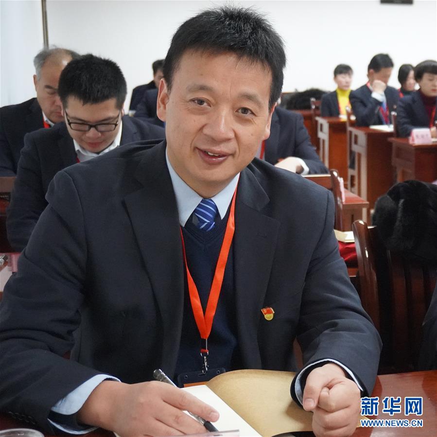 （新華全媒頭條&middot;圖文互動(dòng)）（4）滄海橫流 英雄本色&mdash;&mdash;致敬抗疫一線的勇士們