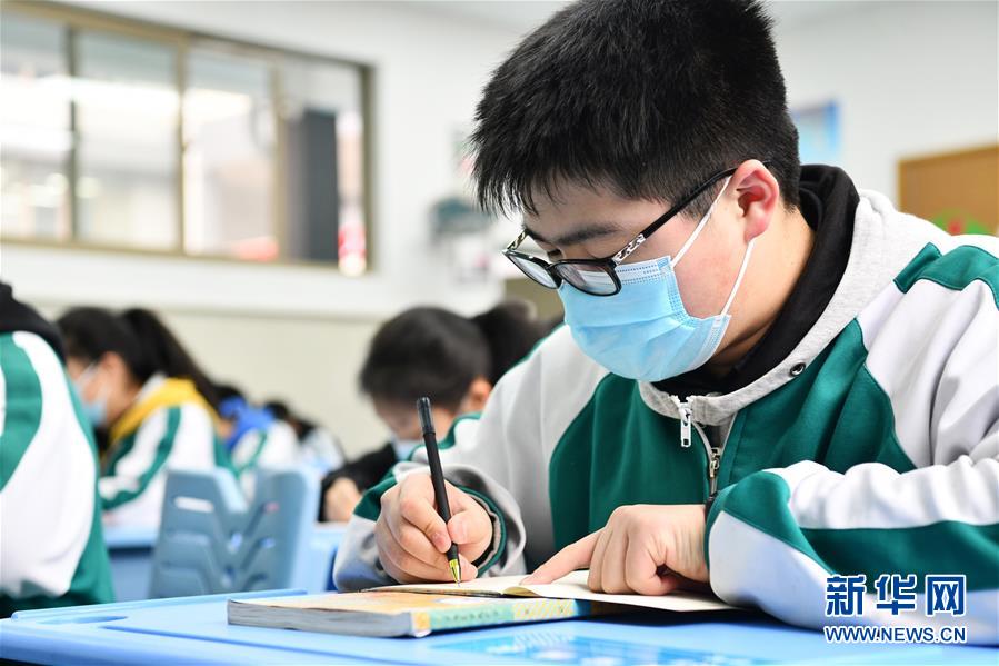 （新華全媒頭條&middot;圖文互動）（14）春天里的瑯瑯書聲━━部分地方學(xué)校開學(xué)見聞