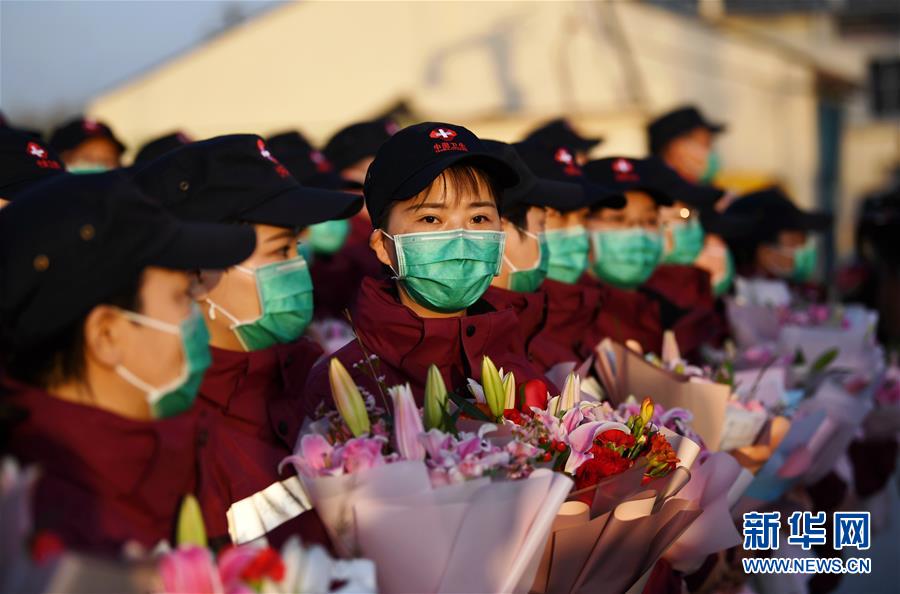 （新華全媒頭條&middot;圖文互動(dòng)）（17）最美逆行者，武漢永遠(yuǎn)記得你！&mdash;&mdash;首批援鄂醫(yī)療隊(duì)返程紀(jì)實(shí)