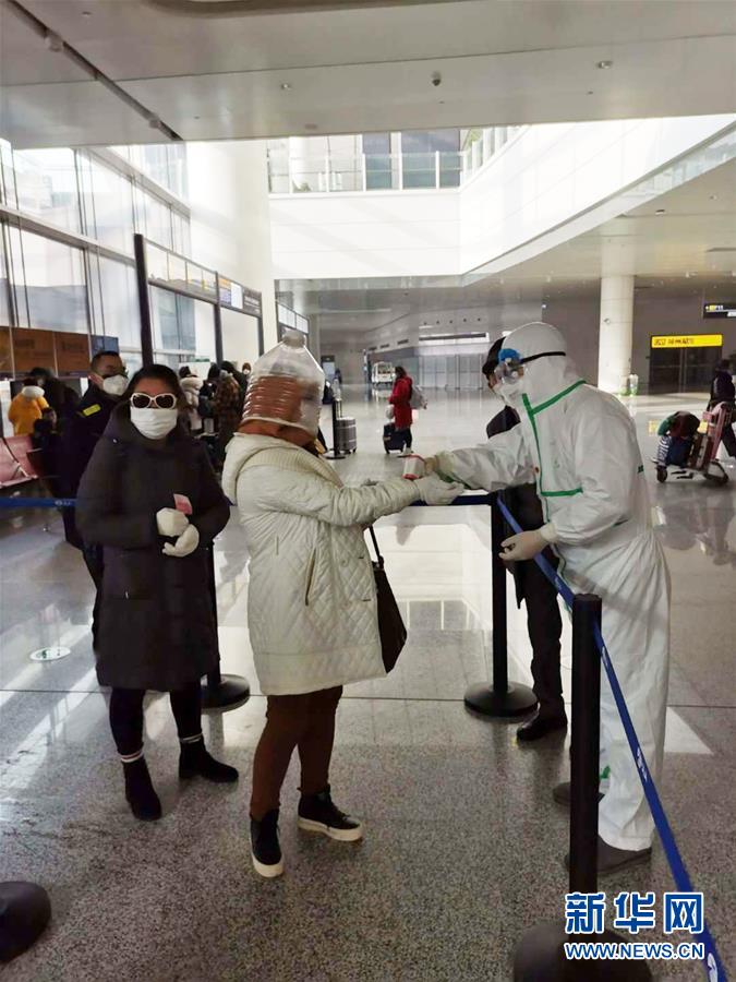 （習(xí)近平致敬的戰(zhàn)&ldquo;疫&rdquo;英雄&middot;志愿者篇&middot;圖文互動(dòng)）（8）他們，微光成炬照征程