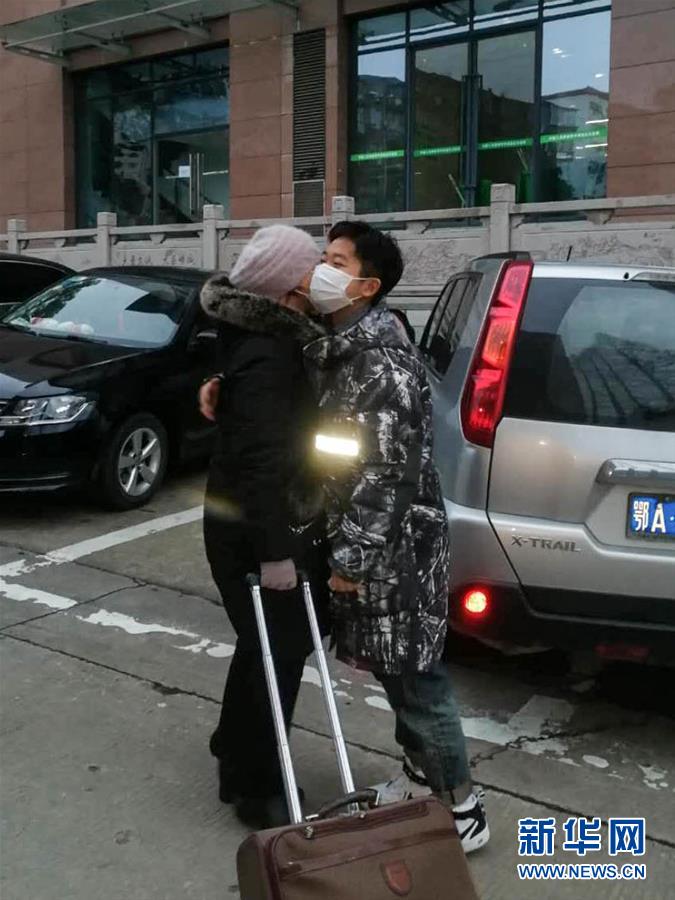 （一線抗疫群英譜&middot;圖文互動）（3）大學生志愿者譚藝西：在武漢，我和媽媽共戰(zhàn)&ldquo;疫&rdquo;