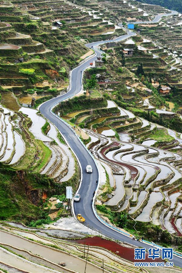 （在習(xí)近平新時(shí)代中國(guó)特色社會(huì)主義思想指引下&mdash;&mdash;新時(shí)代新作為新篇章&middot;習(xí)近平總書(shū)記關(guān)切事&middot;圖文互動(dòng)）（9）啃下最后的硬骨頭&mdash;&mdash;脫貧攻堅(jiān)掛牌督戰(zhàn)進(jìn)行時(shí)