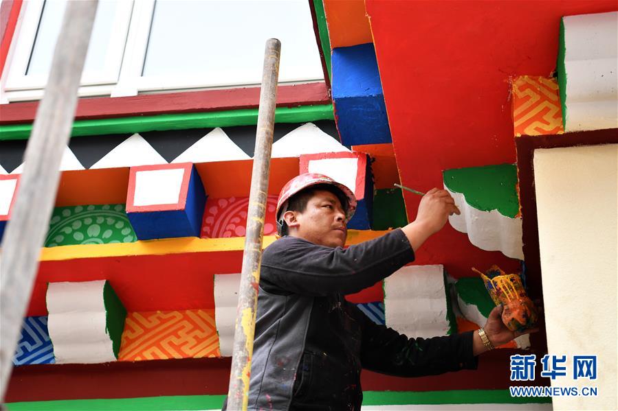 （圖文互動）（3）康巴漢子巧手&ldquo;畫&rdquo;出致富路