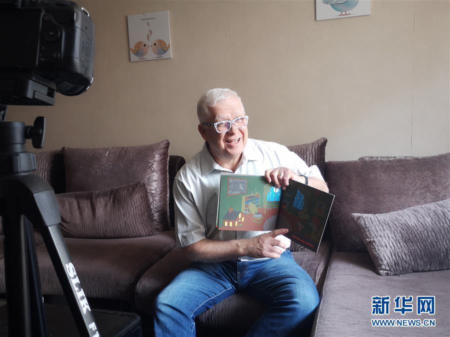 （抗疫中的真善美&middot;圖文互動）（1）在京外籍人士為社區(qū)孩子義務(wù)辦起英語課堂