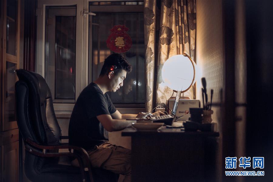 （在習近平新時代中國特色社會主義思想指引下&mdash;&mdash;新時代新作為新篇章&middot;習近平總書記關(guān)切事&middot;圖文互動）（5）增強困難群眾對疫情影響的抵抗力