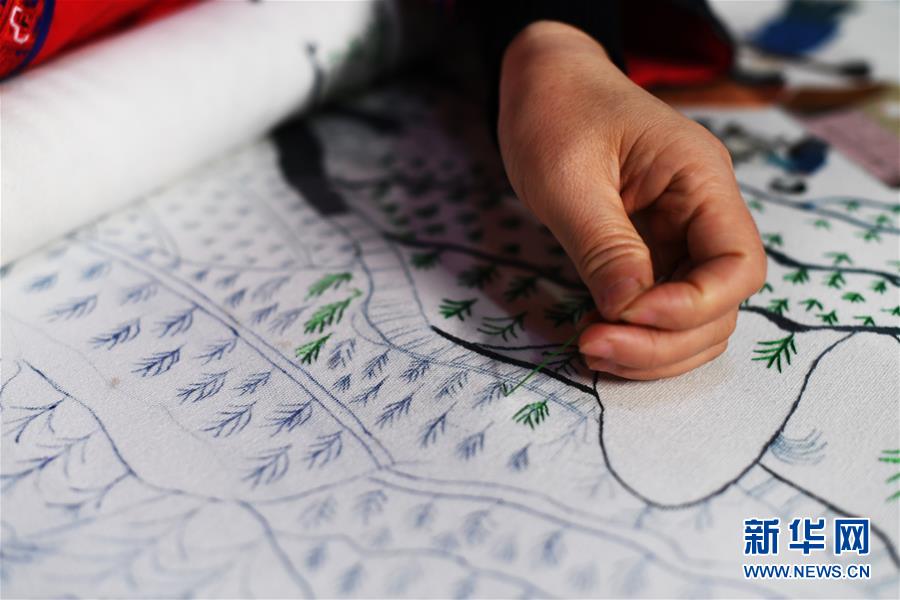 （兩會(huì)人物&middot;圖文互動(dòng)）（2）帶娃、賺錢兩不誤&mdash;&mdash;一位農(nóng)民工代表眼中的脫貧新工作