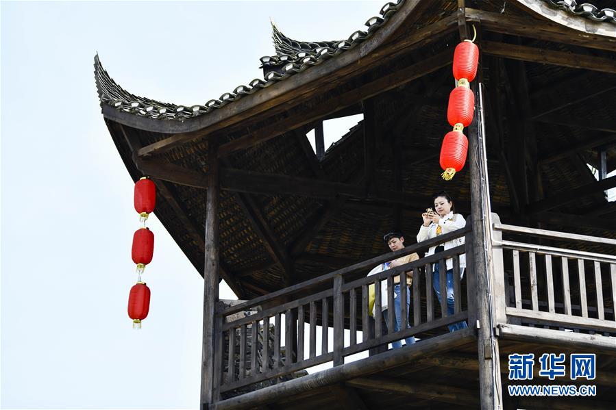 （新華全媒頭條&middot;圖文互動）（20）從人民中汲取磅礴力量&mdash;&mdash;習(xí)近平總書記同出席2020年全國兩會人大代表、政協(xié)委員共商國是紀(jì)實(shí)