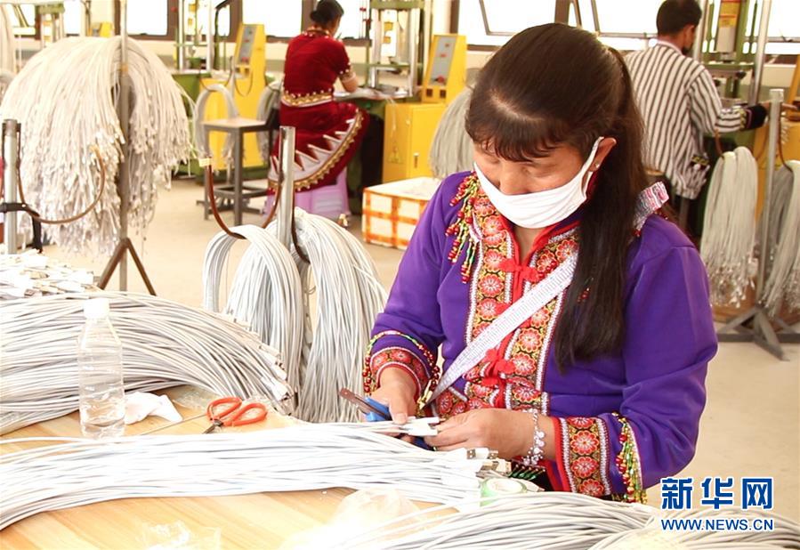 （新華全媒頭條&middot;兩會精神看落實&middot;圖文互動）（2）努力讓群眾看到變化得到實惠&mdash;&mdash;落實全國兩會精神持續(xù)保障和改善民生述評