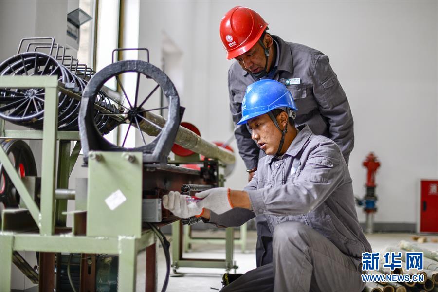 （圖文互動）（1）從小水電到大網(wǎng)電&mdash;&mdash;西藏玉麥鄉(xiāng)民生變遷見聞