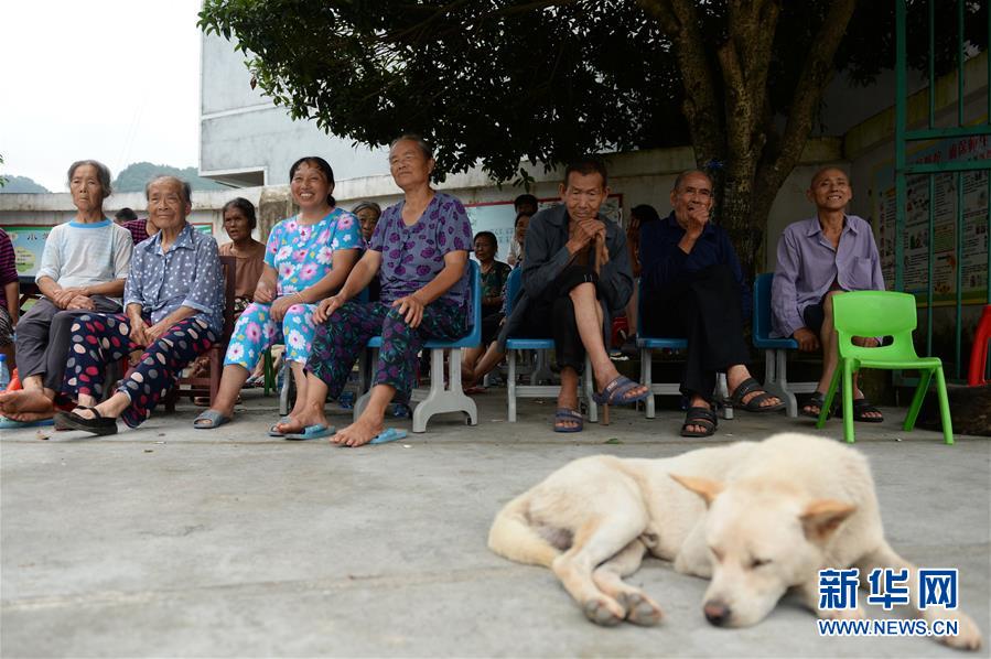 （在習(xí)近平新時(shí)代中國(guó)特色社會(huì)主義思想指引下&mdash;&mdash;新時(shí)代新作為新篇章&middot;習(xí)近平總書記關(guān)切事&middot;圖文互動(dòng)）（8）遮風(fēng)雨 送安穩(wěn)&mdash;&mdash;受災(zāi)群眾轉(zhuǎn)移安置中的暖心故事