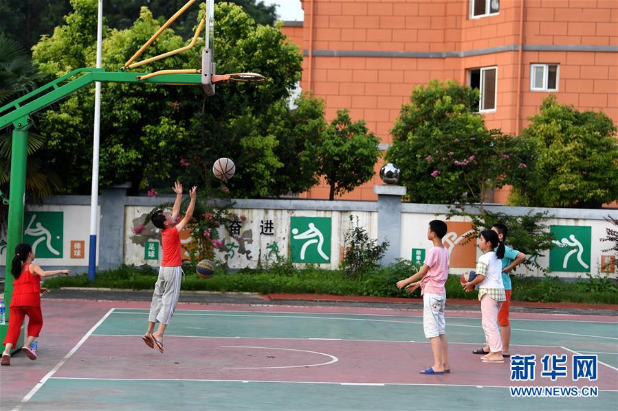 （新華全媒頭條&middot;圖文互動）（14）百萬群眾大轉(zhuǎn)移&mdash;&mdash;抗洪搶險(xiǎn)救援直擊