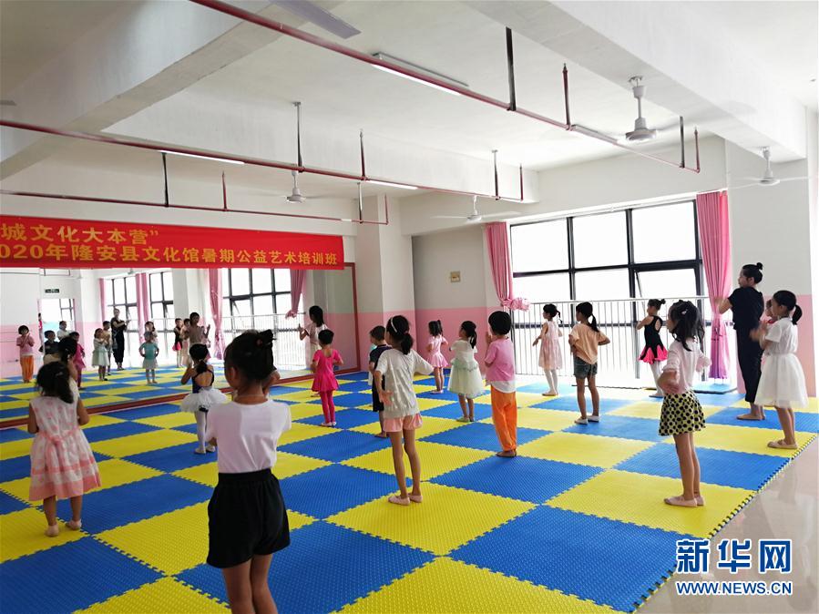 （特別的暑期生活&middot;圖文互動）（2）她們的愿望，在這個假期實現(xiàn)&mdash;&mdash;廣西隆安易地扶貧搬遷安置區(qū)暑期見聞