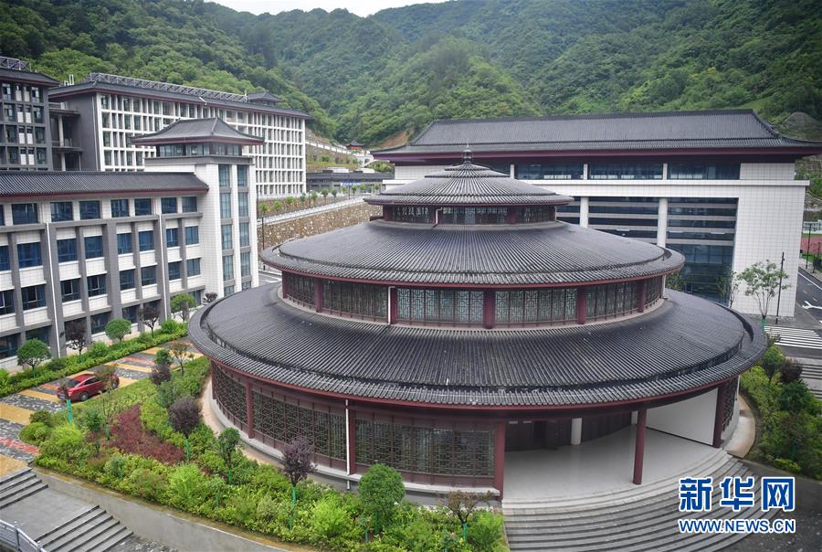 （新華視點(diǎn)&middot;圖文互動(dòng)）（4）學(xué)校建漂亮點(diǎn)本無錯(cuò)，為何這所&ldquo;豪華中學(xué)&rdquo;讓人困惑？