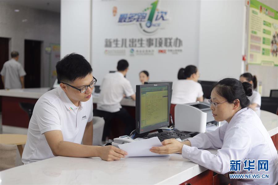 （新華全媒頭條&middot;總書(shū)記推動(dòng)的改革身邊事&middot;行政體制改革篇&middot;圖文互動(dòng)）（1）特寫(xiě)：追問(wèn)&ldquo;一件事&rdquo;