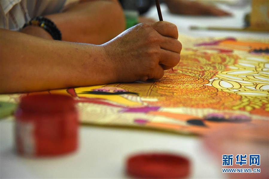 （走向我們的小康生活&middot;圖文互動(dòng)）（2）放下鋤頭拿畫筆&mdash;&mdash;山東青州農(nóng)民畫繪出美好新生活