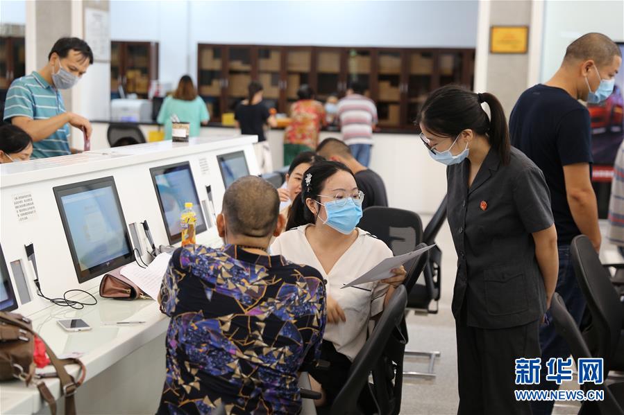 （總書記推動的改革身邊事&middot;司法改革篇&middot;圖文互動）（1）特寫：打官司不再難&mdash;&mdash;基層法院親歷立案登記