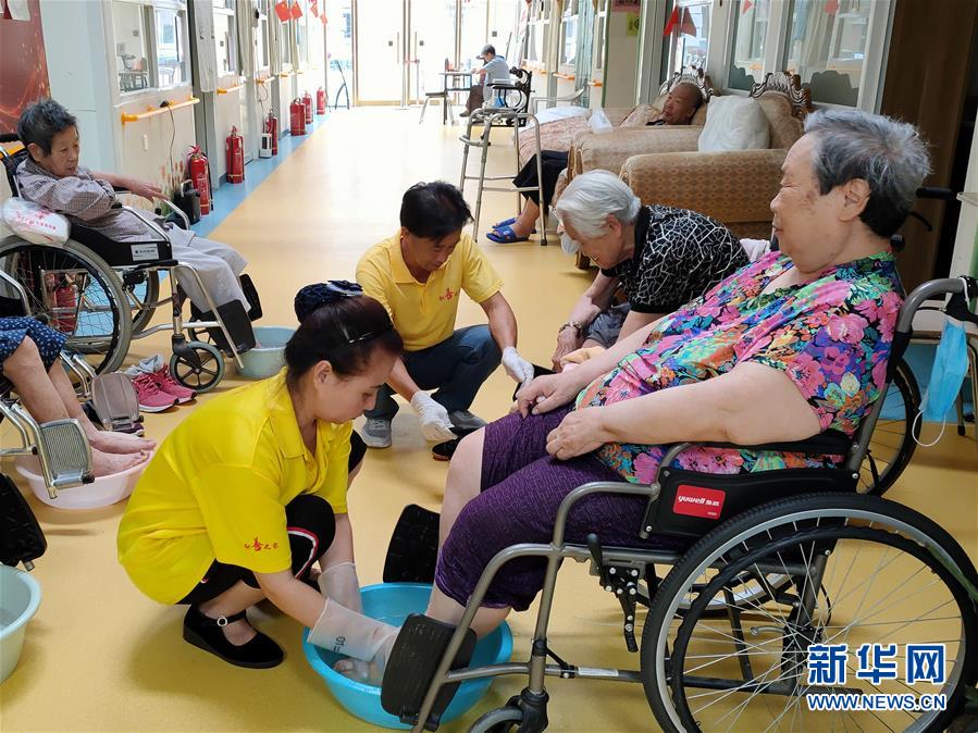 （走向我們的小康生活&middot;圖文互動）（3）北京&ldquo;老有所養(yǎng)&rdquo;的床邊、身邊、周邊事