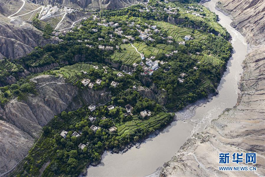 （西藏昌都解放70周年&middot;圖文互動(dòng)）（2）怒江峽谷深處：百年?yáng)|壩民居見(jiàn)證民族文化交流融合