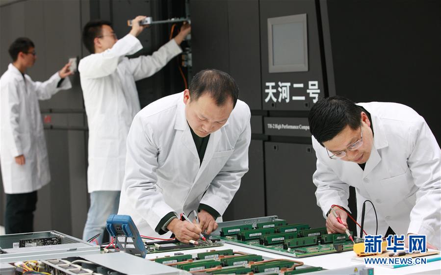 （在習(xí)近平強(qiáng)軍思想指引下&middot;我們在戰(zhàn)位報(bào)告&middot;圖文互動）（2）向著未來戰(zhàn)場沖鋒&mdash;&mdash;國防科技大學(xué)科研創(chuàng)新記事