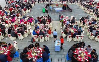 江蘇阜寧上演&ldquo;千人魚宴&rdquo;