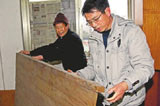 陳家順送農(nóng)民工到學校務(wù)工
