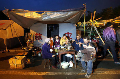 震后&ldquo;家宴&rdquo;