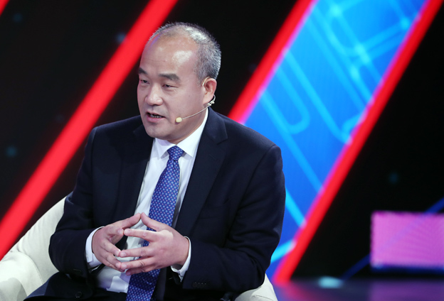 年輕人要有遠(yuǎn)大理想，要了解到科技的核心要素所在，專心，靜下心來打好基礎(chǔ)。