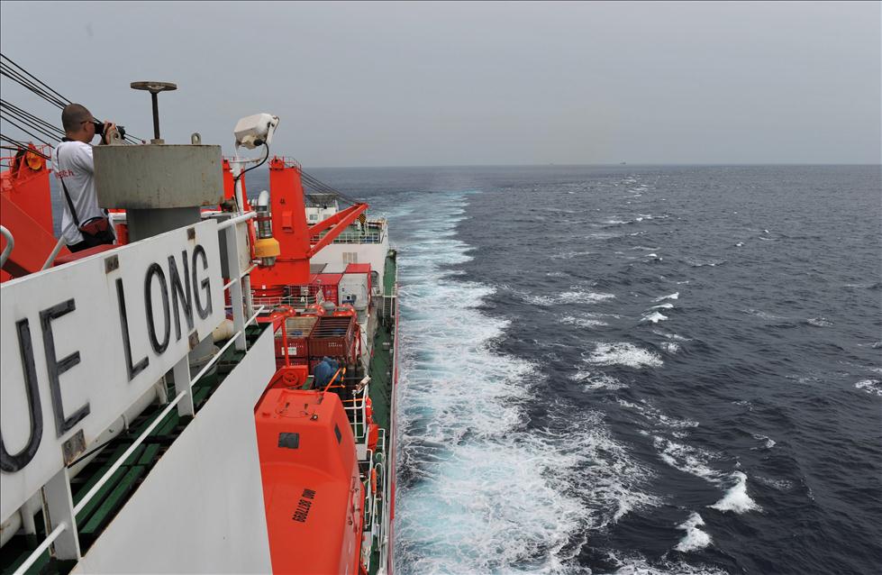 &ldquo;雪龍&rdquo;號(hào)經(jīng)龍目海峽駛?cè)胗《妊?高清)