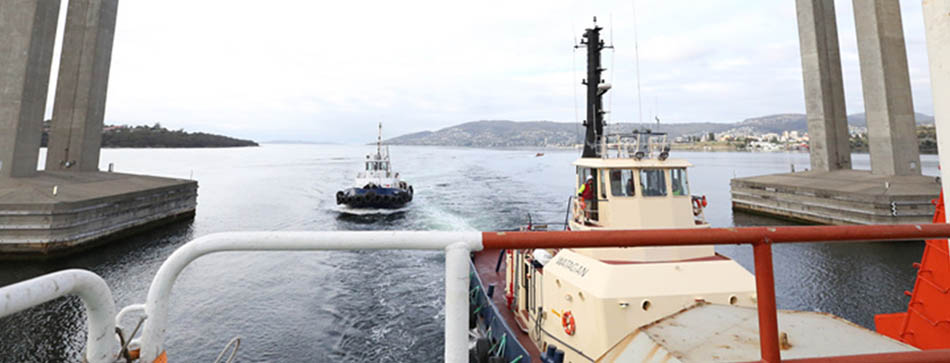 &ldquo;雪龍&rdquo;號?？堪拇罄麃喕舭吞馗垩a(bǔ)給(高清)