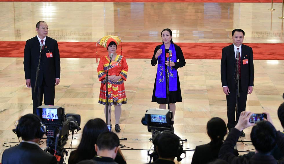 蔡松濤、杜麗群、楊小玲、賈立群接受采訪