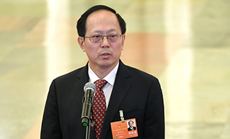 國家體育總局局長茍仲文在&ldquo;部長通道&rdquo;接受采訪