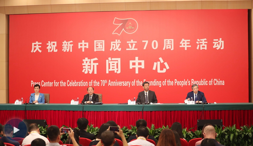 以新發(fā)展理念為引領(lǐng)，推進中國經(jīng)濟平穩(wěn)健康可持續(xù)發(fā)展