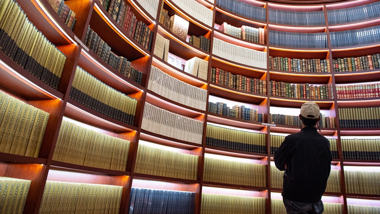 新華社評(píng)論員：弘揚(yáng)核心價(jià)值，堅(jiān)定文化自信