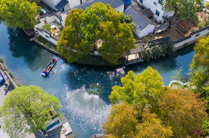 新華社評(píng)論員:堅(jiān)持"五個(gè)根本"，頂風(fēng)破浪前行