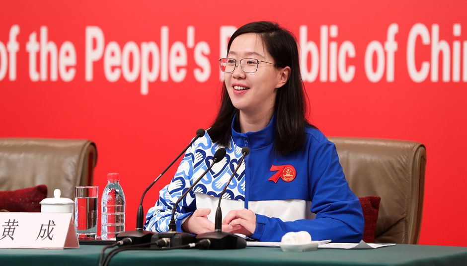 志愿者代表、清華大學(xué)經(jīng)濟(jì)管理學(xué)院四年級博士生黃成介紹相關(guān)情況