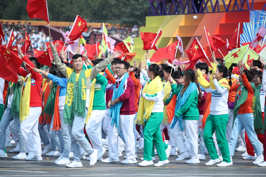 群眾大游行，歡樂(lè)的海洋！