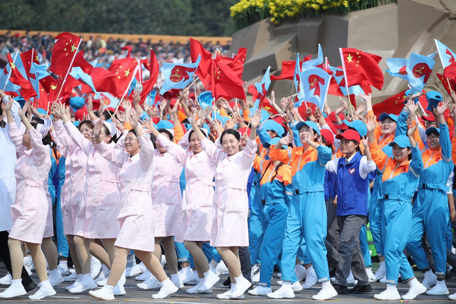 群眾大游行，歡樂(lè)的海洋！