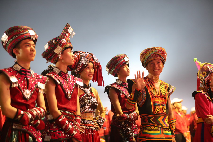 好兒好女好家園，齊心奔小康，共圓中國夢