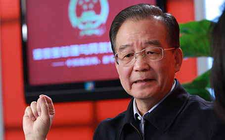 溫家寶總理接受中國政府網、新華網聯(lián)合專訪并與網友在線交流