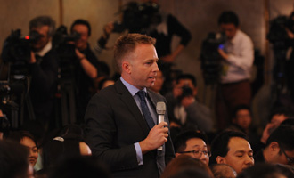 哥倫比亞廣播公司記者提問(wèn)