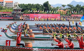 2018海峽兩岸龍舟賽開幕，53支隊伍競渡   組圖