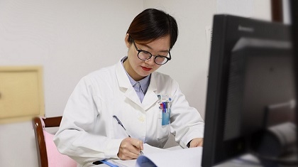 有才！這位女醫(yī)生自創(chuàng)說唱視頻，讓科普更&ldquo;接地氣&rdquo;